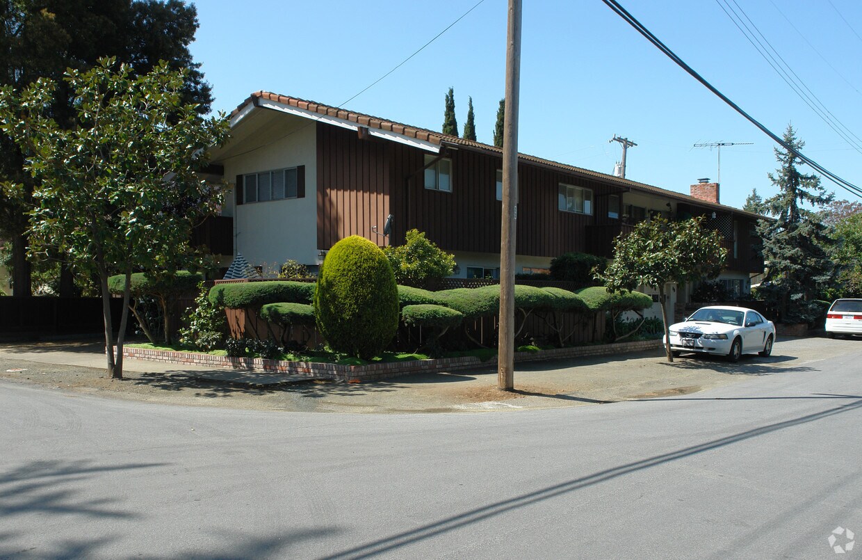 Primary Photo - 400 Lassen St