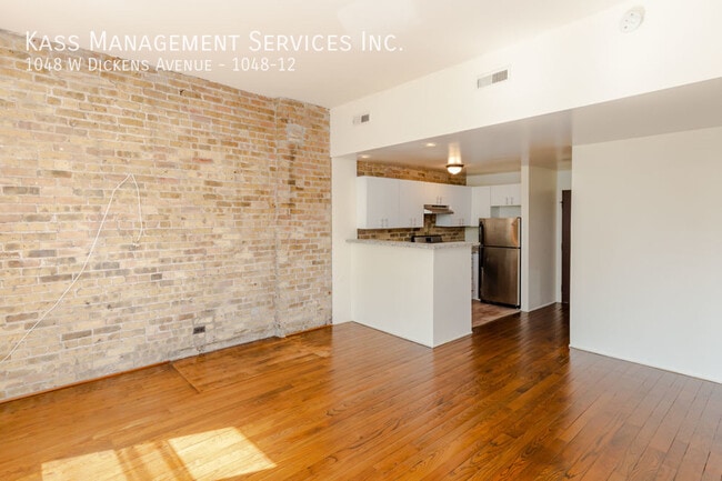 Building Photo - 1048 W Dickens Ave