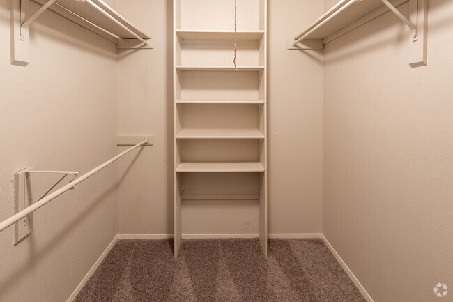 2BR, 2BA 1010SF - The Eddison