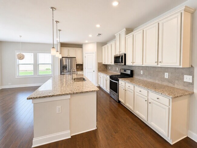 Foto del edificio - Better Than New | Ranch Home with Flex Room, 3-Head Spa Shower, Covered Outdoor Living & Premium ...