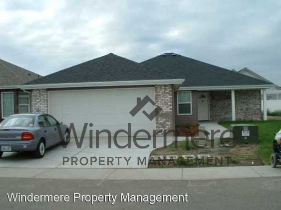 Primary Photo - 3 br, 2 bath House - 716 SE Songbird Ln