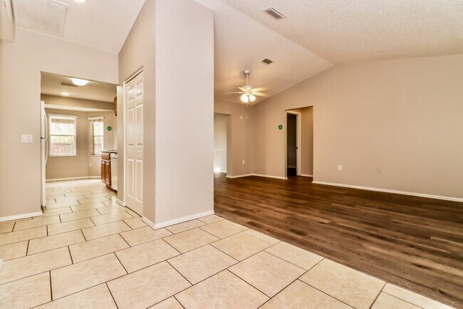 Building Photo - 8047 Hathaway Dr