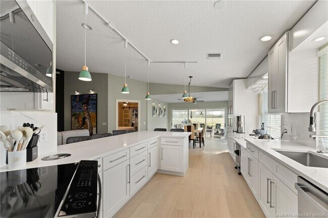 Foto del edificio - 1599 SW Springfield Ct