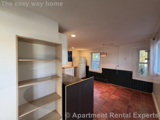 Building Photo - 92 Pleasant St