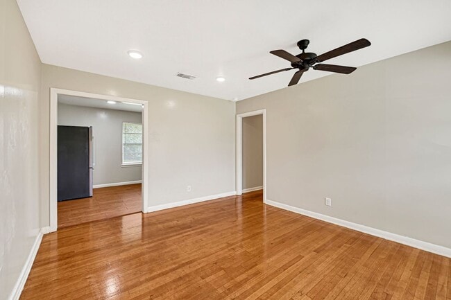 Building Photo - 4319 Howcher St