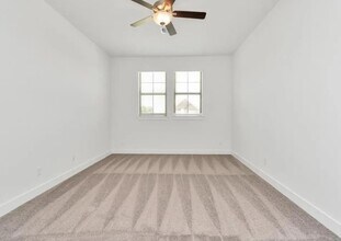 Building Photo - 1526 Crystal Stream Dr