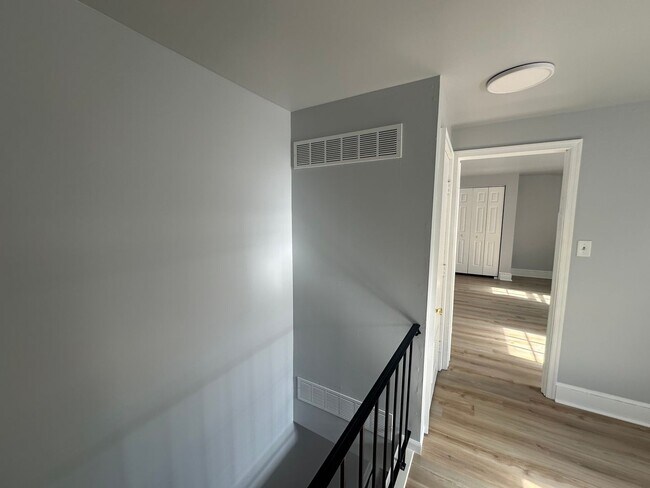 Building Photo - 32_513