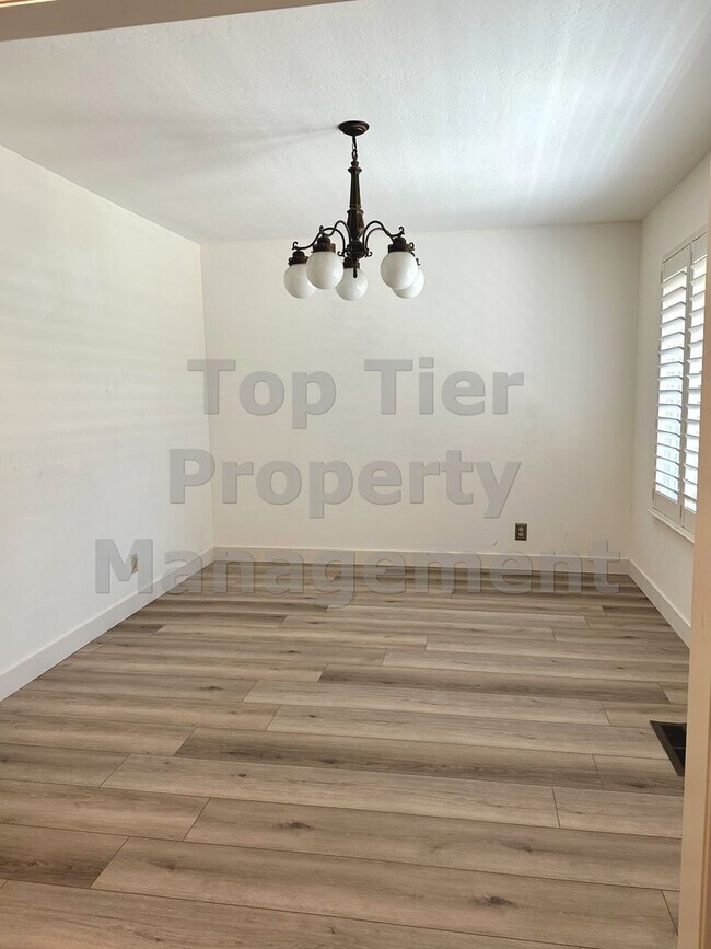 Building Photo - Very nice 3 Bed, 2 Bath, 1,919 Sqft Walnut...