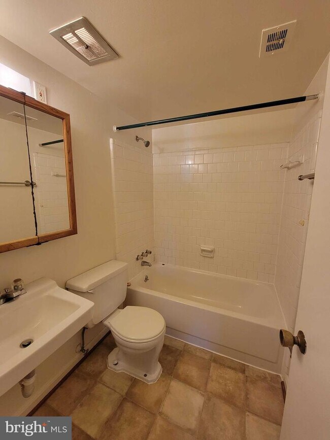 Building Photo - 4333 Americana Dr