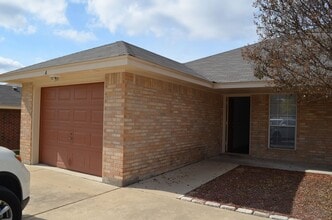 Building Photo - 2208 Wildewood Dr