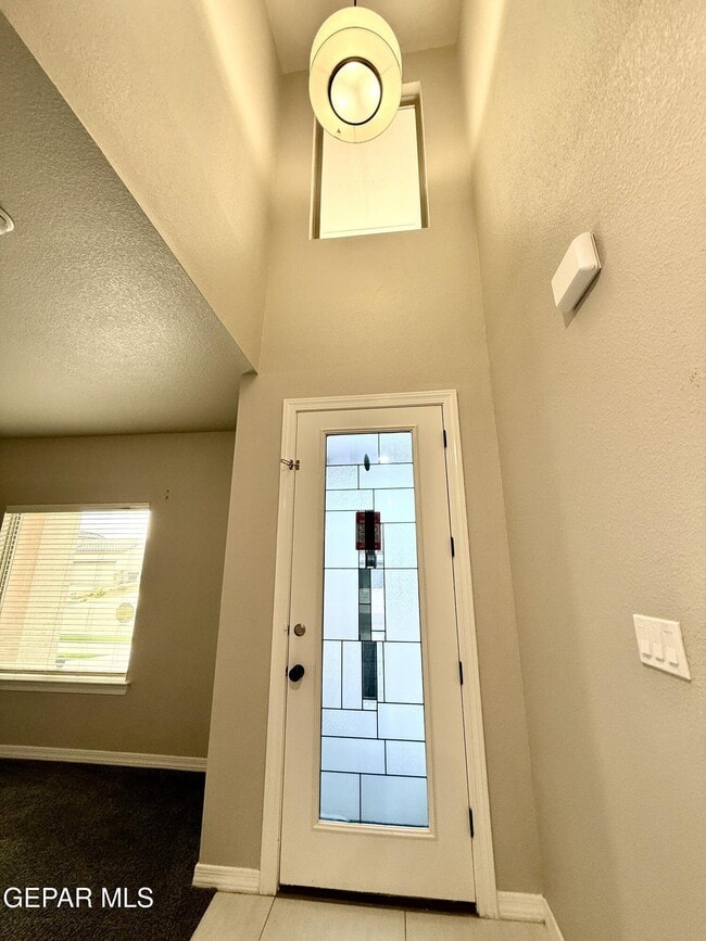 Foto del edificio - 12824 Linstead Ave