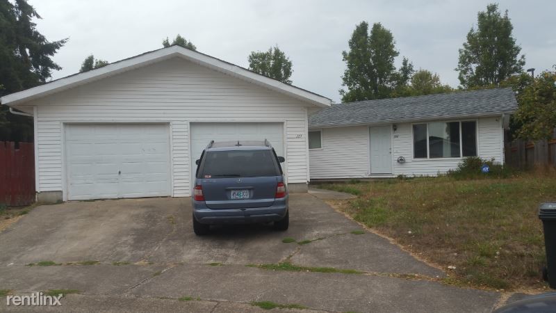 Primary Photo - 2 br, 1 bath Apartment - 227 30th Place SE