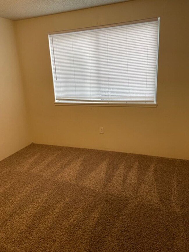 Foto del edificio - SINGLE LEVEL 2 BEDROOM CONDO