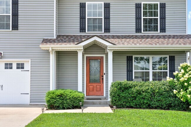 Foto del edificio - Spacious 4-Bedroom Home with Modern Upgrad...