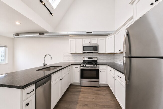 Foto del edificio - 6615 Ridge Avenue