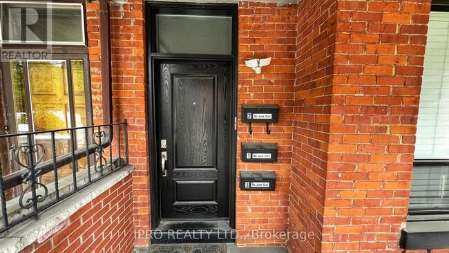 Building Photo - 471-2-M471 Ossington Ave
