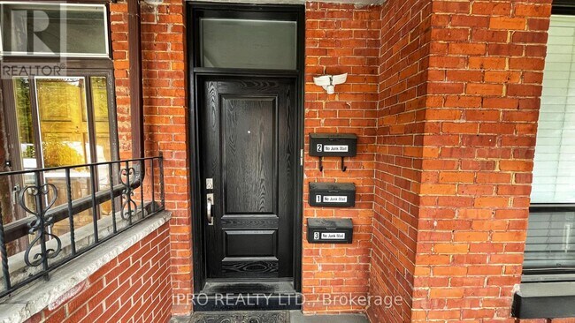 Photo du bâtiment - 471-2-M471 Ossington Ave