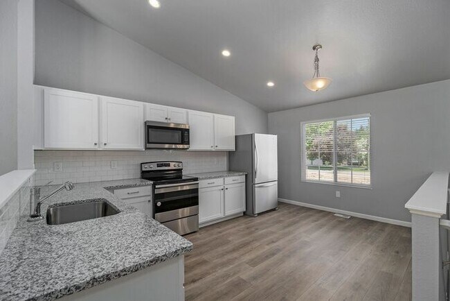 Building Photo - 2327 Shadycroft Dr