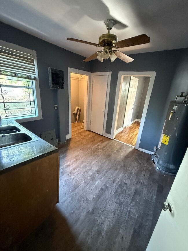 Building Photo - 2028 Lee Terrace SW