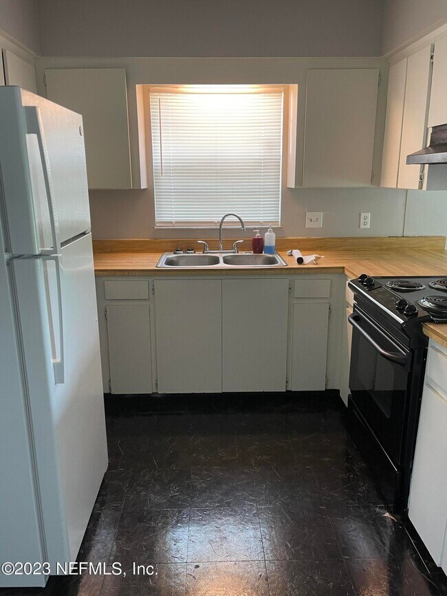 Building Photo - 6073 Shakespeare Dr