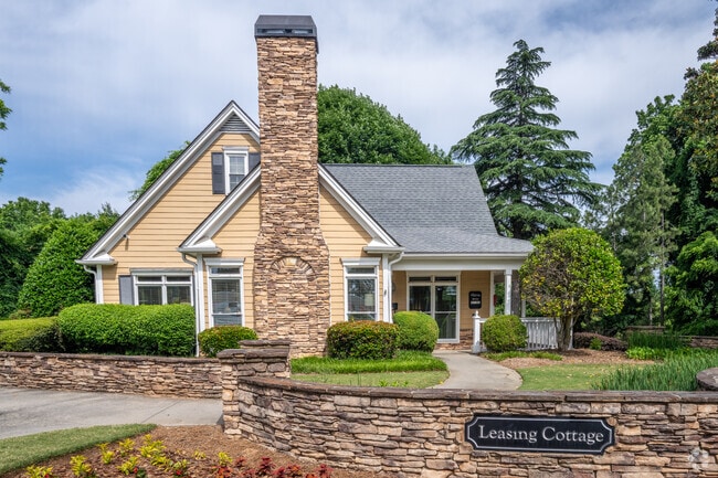 Building Photo - Hamptons at East Cobb