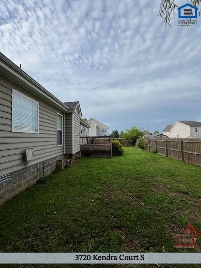 Building Photo - 3720 Kendra Ct S