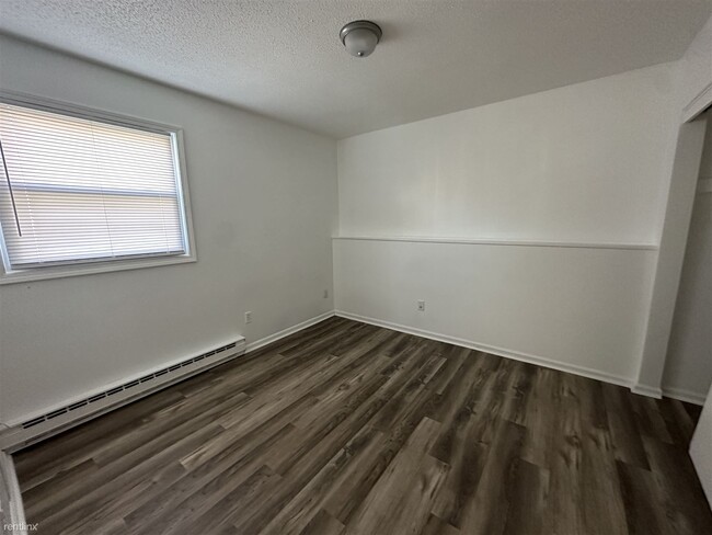 Building Photo - 2 br, 1 bath 4plex - 103 John St