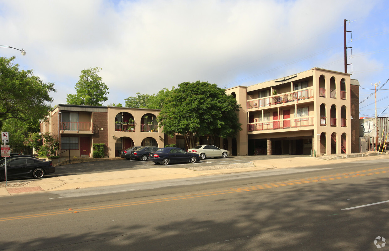 Primary Photo - Shalimar Apartments