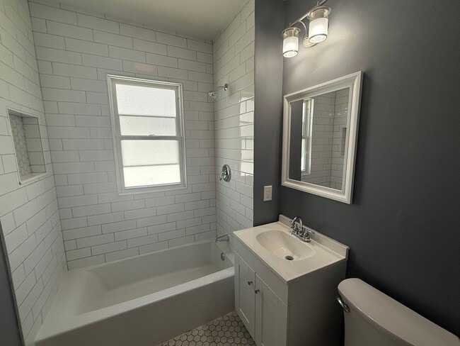 Building Photo - 1206 N 46th St