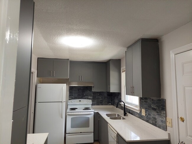 Building Photo - 82 Huron St