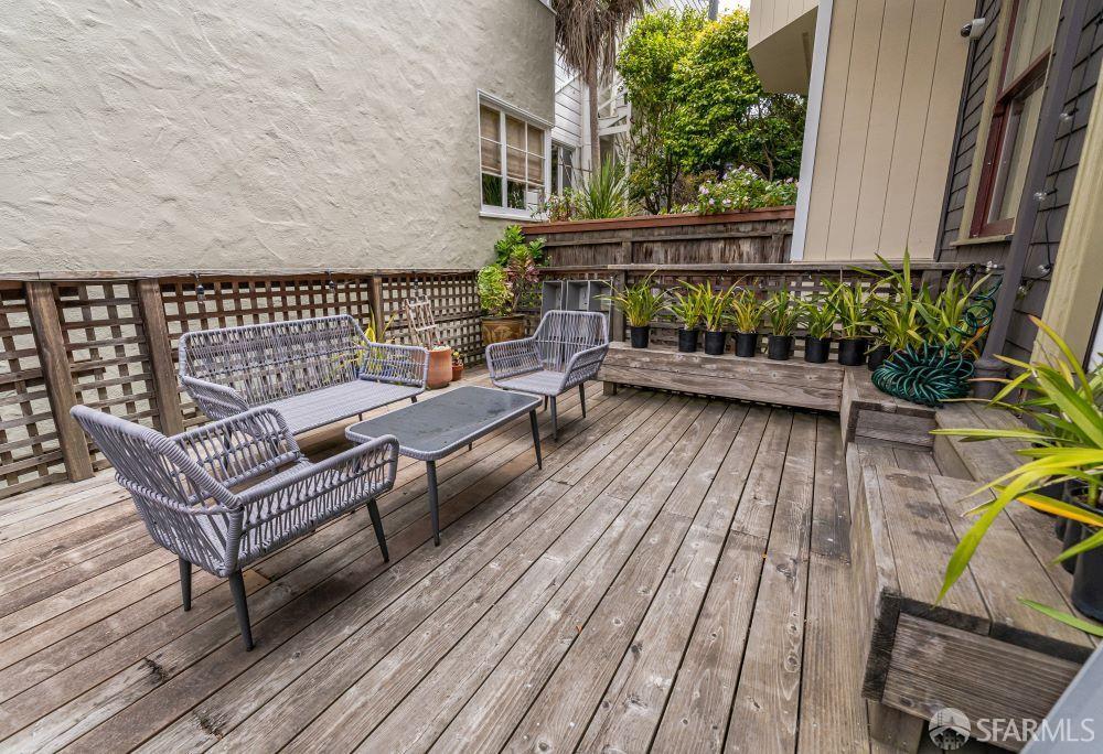 Foto principal - 2710 Baker St