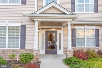 Building Photo - 832 Timberlake Dr
