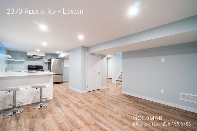 Building Photo - Beautiful Two Bedroom Lower Unit