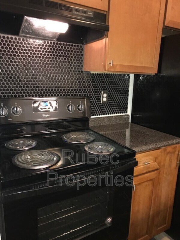 Foto del edificio - 4416 Sharon Chase Dr