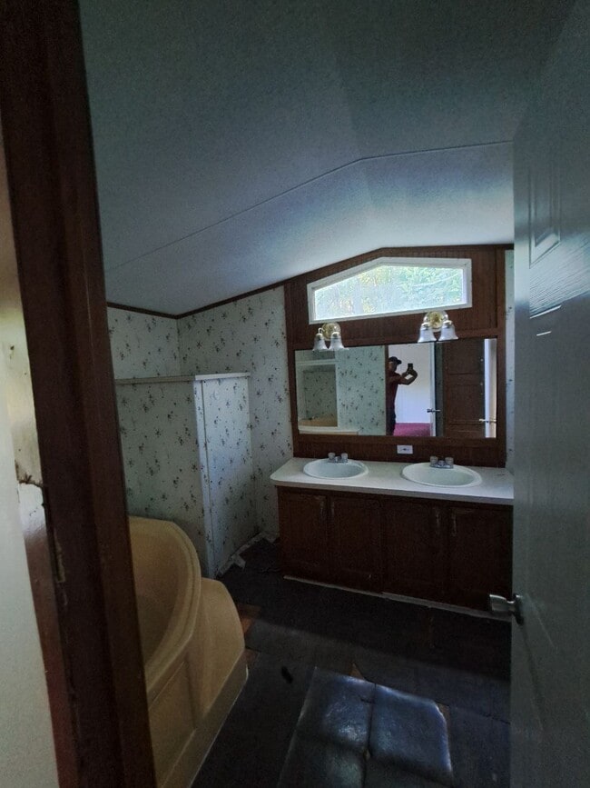 Building Photo - 500 Julia St