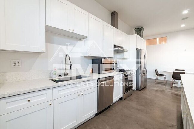 Foto del edificio - Prime Commercial Office Space Available Beverly Blvd Los Angeles