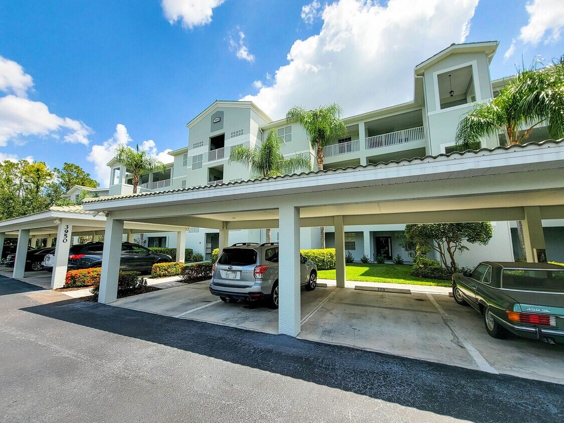 Foto principal - ** FOREST GLEN GOLF & COUNTRY CLUB ** 2 BE...