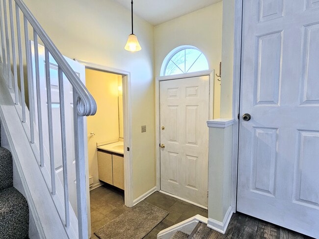 Building Photo - 38 Brookfield Rd