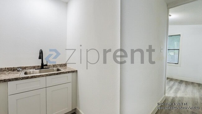 Foto del edificio - 146 Fairview Ave
