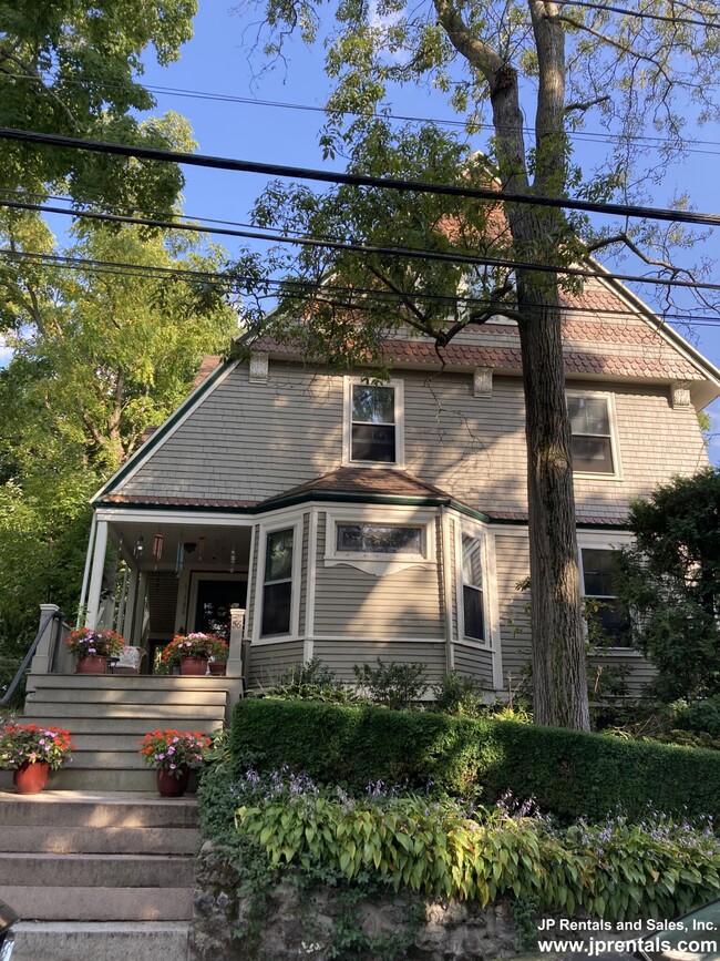 Building Photo - 56 Rockview St