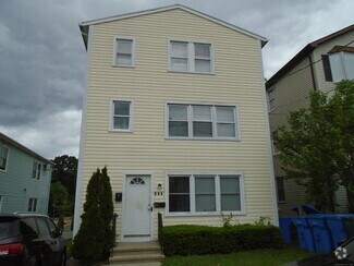 Building Photo - 327 Augur St