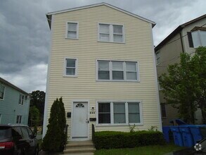 Building Photo - 327 Augur St