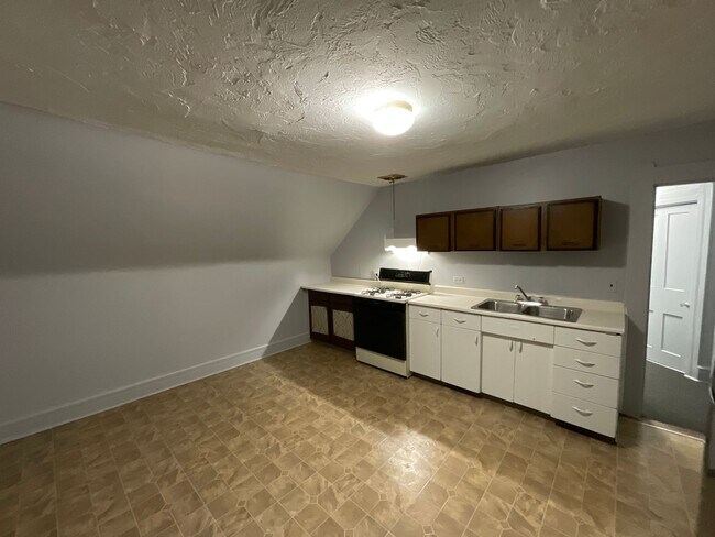 Building Photo - 211 5th St