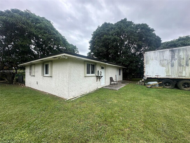 Foto del edificio - 20250 SW 182nd Ave