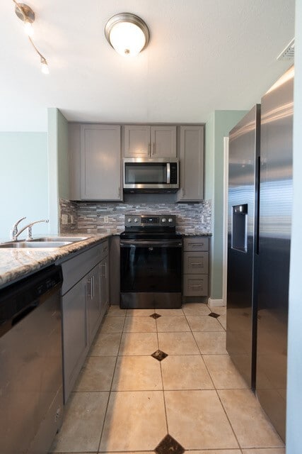 Building Photo - 623 Hollandbridge Ln