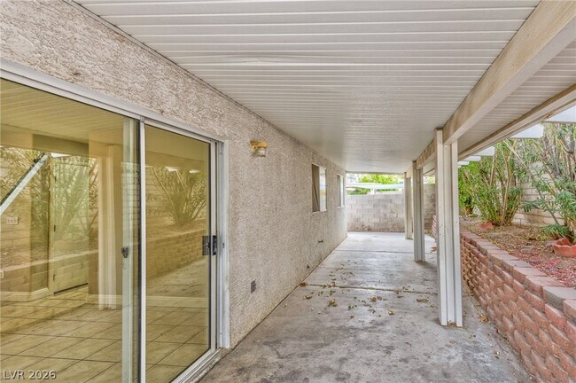 Building Photo - 7973 N Willow Pines Pl