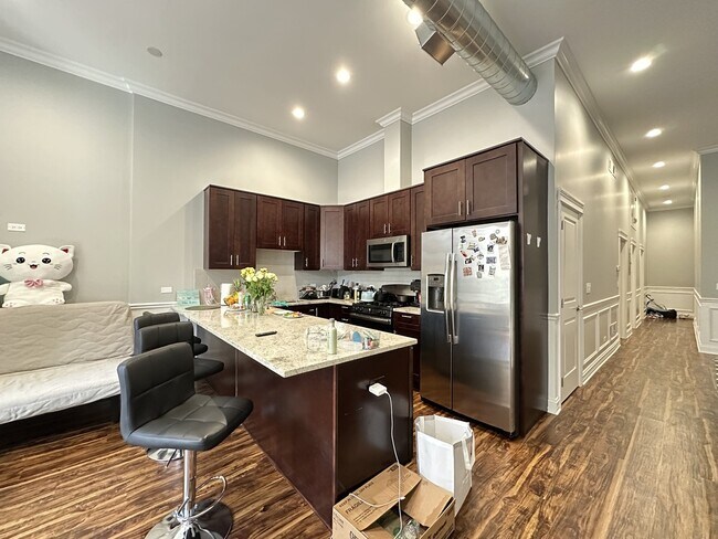 Foto del edificio - 3336 W Irving Park Rd