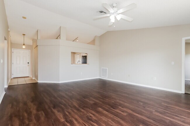 Foto del edificio - 338 Arlington Cir
