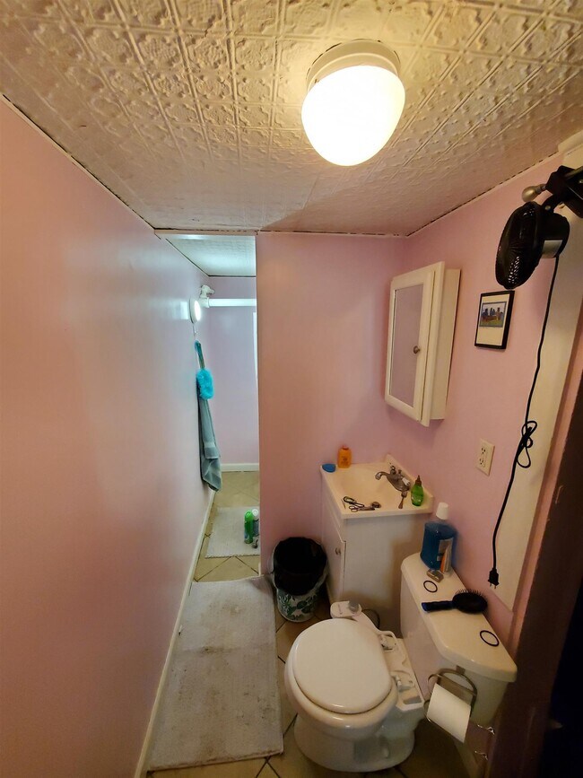 Foto del edificio - 305 Rindge Ave