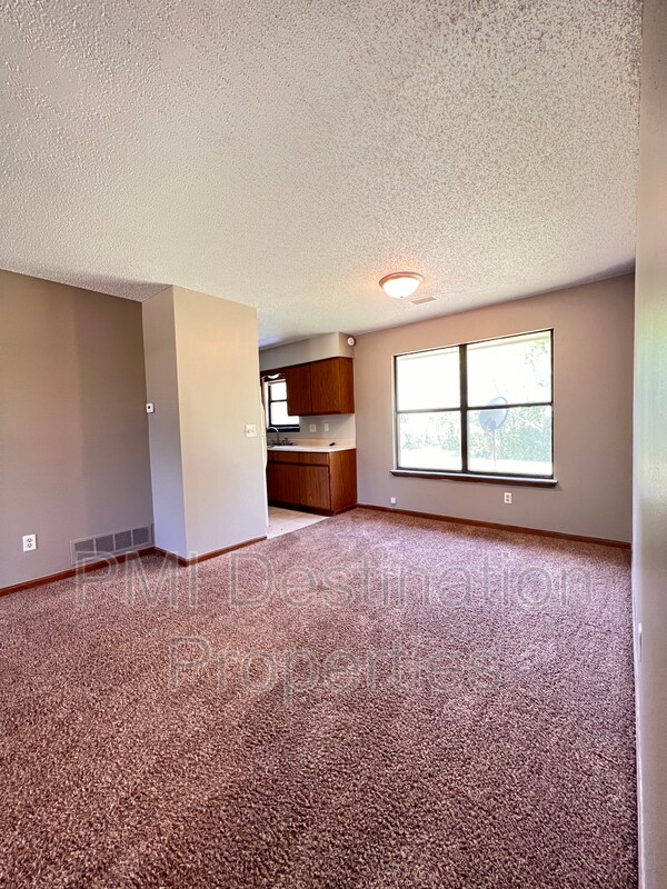 Foto del edificio - 8650 Kill Creek Rd